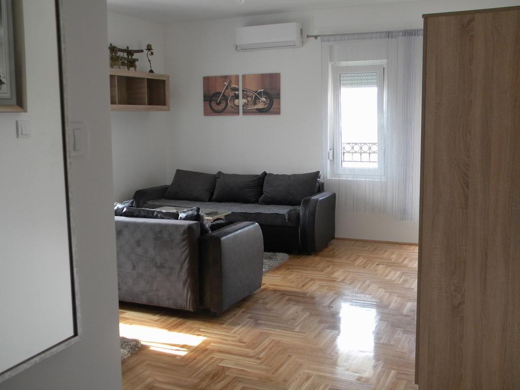 Apartment Srebrni Oblak 阿然德洛维克 外观 照片
