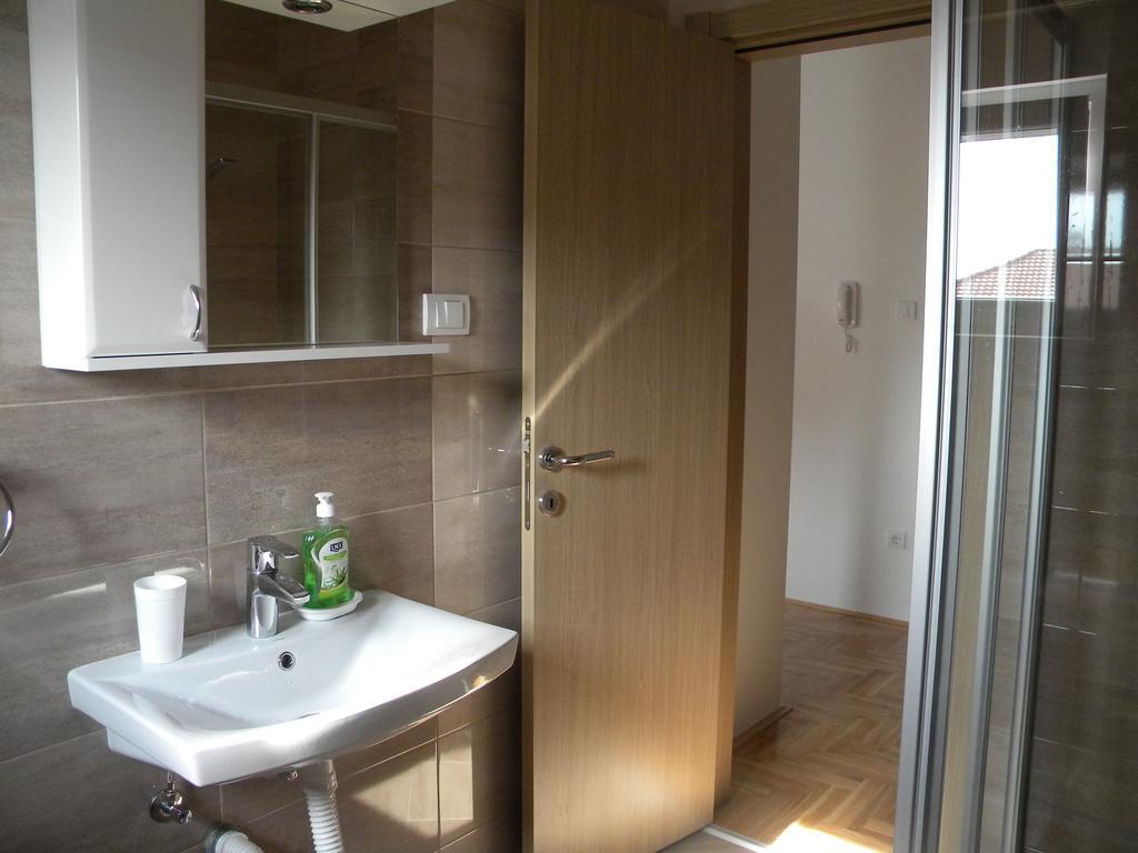 Apartment Srebrni Oblak 阿然德洛维克 外观 照片